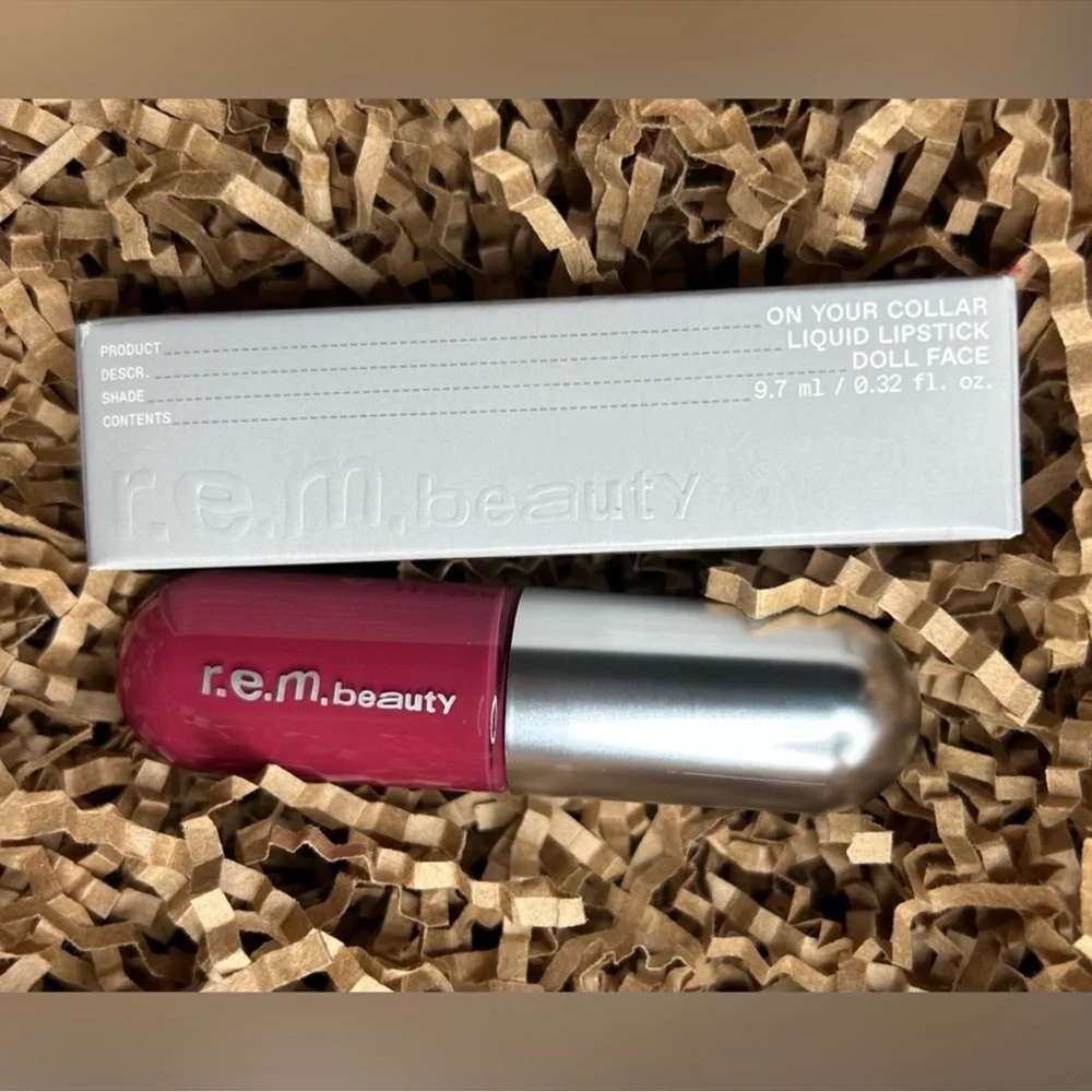 r.e.m. beauty On Your Collar Liquid Lipstick – Doll‎ Face (0.32 fl oz / 9.7 ml)